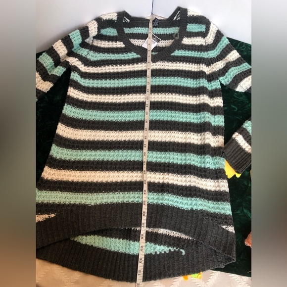 NWT Tri-Colored Pull Over Sweater from Rue21 Size Large - Picture 8 of 9